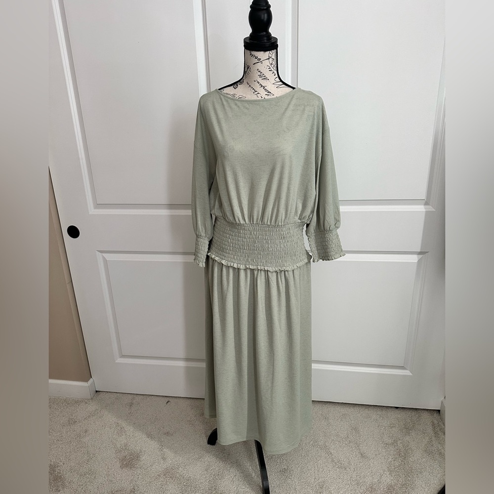 Ann Taylor LT Light Green Midi Dress